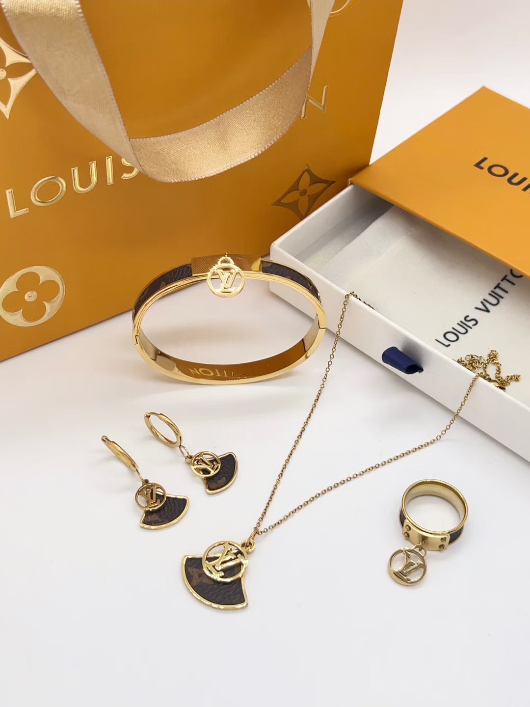 Louis Vuitton jewelry set