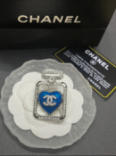 Chanel brooch (zixi)