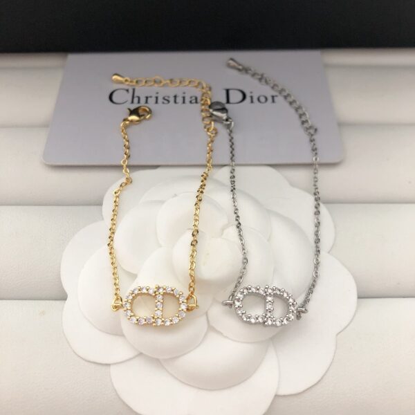Dior bracelet (李惠子）