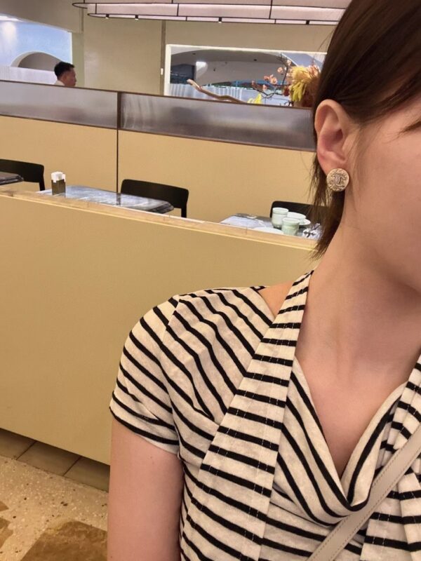 Chanel earrings （小金鱼） - Image 7