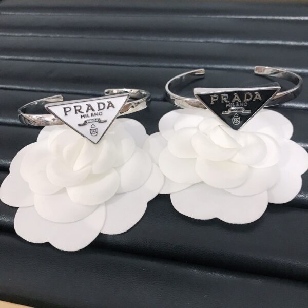 Prada bracelet （李惠子）