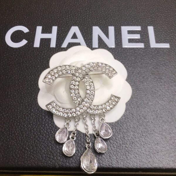 Chanel brooch（李惠子）
