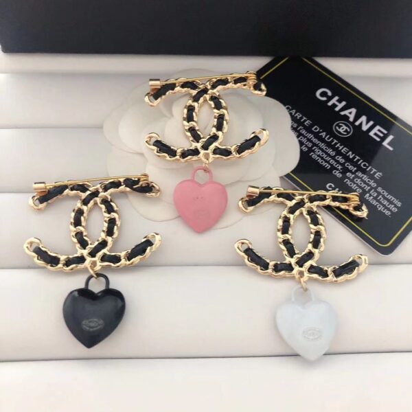 Chanel brooch（李惠子）