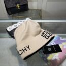 Givenchy GIVENCHY, knitted hat 😘 cashmere material 🙆🏻 cable knit pattern 😱 simple and elegant 👍 the tight knitting method is very thick, soft and comfortable 🙈 warm and fashionable ❤️ you can't put it down 👍 dear, hurry up and get it 👍😘 same style for men and women!