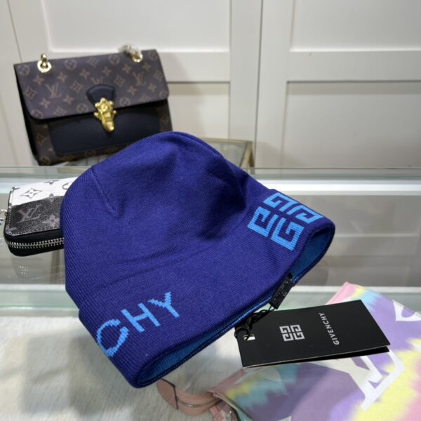 Givenchy GIVENCHY, knitted hat 😘 cashmere material 🙆🏻 cable knit pattern 😱 simple and elegant 👍 the tight knitting method is very thick, soft and comfortable 🙈 warm and fashionable ❤️ you can't put it down 👍 dear, hurry up and get it 👍😘 same style for men and women! - Image 2