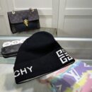 Givenchy GIVENCHY, knitted hat 😘 cashmere material 🙆🏻 cable knit pattern 😱 simple and elegant 👍 the tight knitting method is very thick, soft and comfortable 🙈 warm and fashionable ❤️ you can't put it down 👍 dear, hurry up and get it 👍😘 same style for men and women!