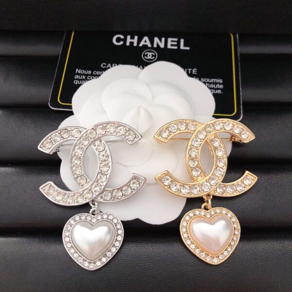 Chanel brooch（李惠子）
