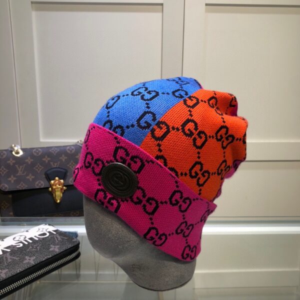 GUCCI official website color matching series! The latest wool blend knitted hat, 💓 official website original replica. Very soft and skin-friendly, very elastic 💓 textured and very versatile style ~ very warm, a must-have artifact for autumn and winter, unisex, can be worn by any head circumference. Highly recommended - Image 5