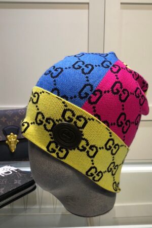 GUCCI official website color matching series! The latest wool blend knitted hat, 💓 official website original replica. Very soft and skin-friendly, very elastic 💓 textured and very versatile style ~ very warm, a must-have artifact for autumn and winter, unisex, can be worn by any head circumference. Highly recommended