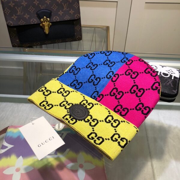 GUCCI official website color matching series! The latest wool blend knitted hat, 💓 official website original replica. Very soft and skin-friendly, very elastic 💓 textured and very versatile style ~ very warm, a must-have artifact for autumn and winter, unisex, can be worn by any head circumference. Highly recommended - Image 6