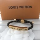 LV bracelet (李惠子）