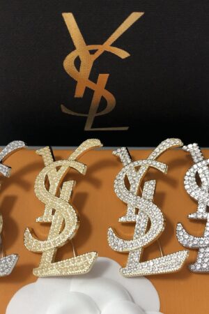 YSL brooch（李惠子）