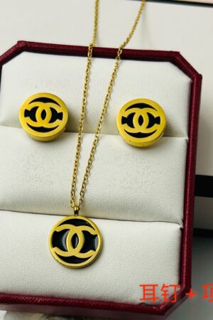 Chanel necklace and earring set （梓曦）