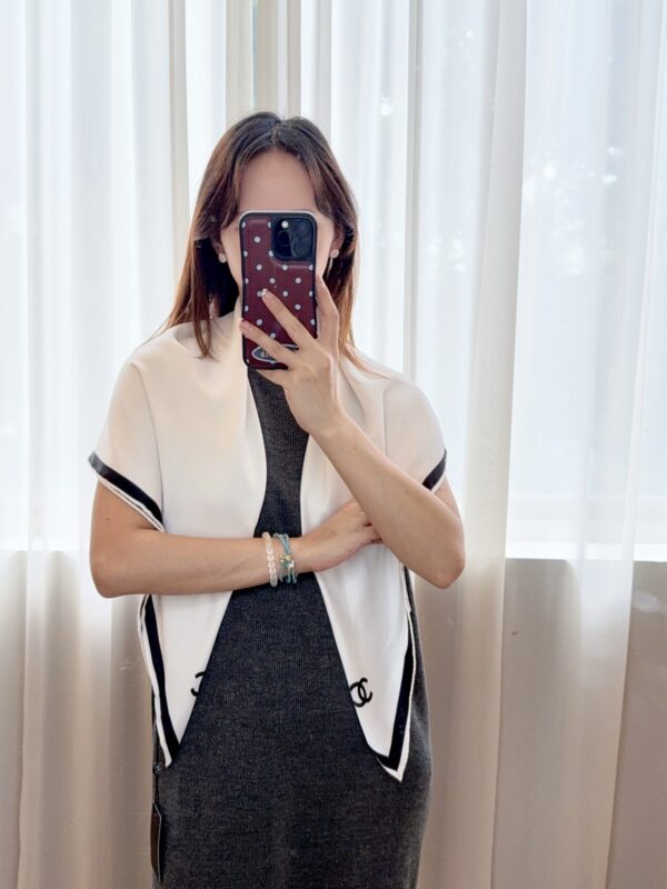 ✨✨New CH [white small logo pattern]‼ ️Beautiful [tears] Royal palace-level top‼ ️Classic element pattern design style❗️Extremely beautiful, really, the upper body is very flattering to the skin tone, versatile, whether it looks good or not, you can see for yourself - Image 9