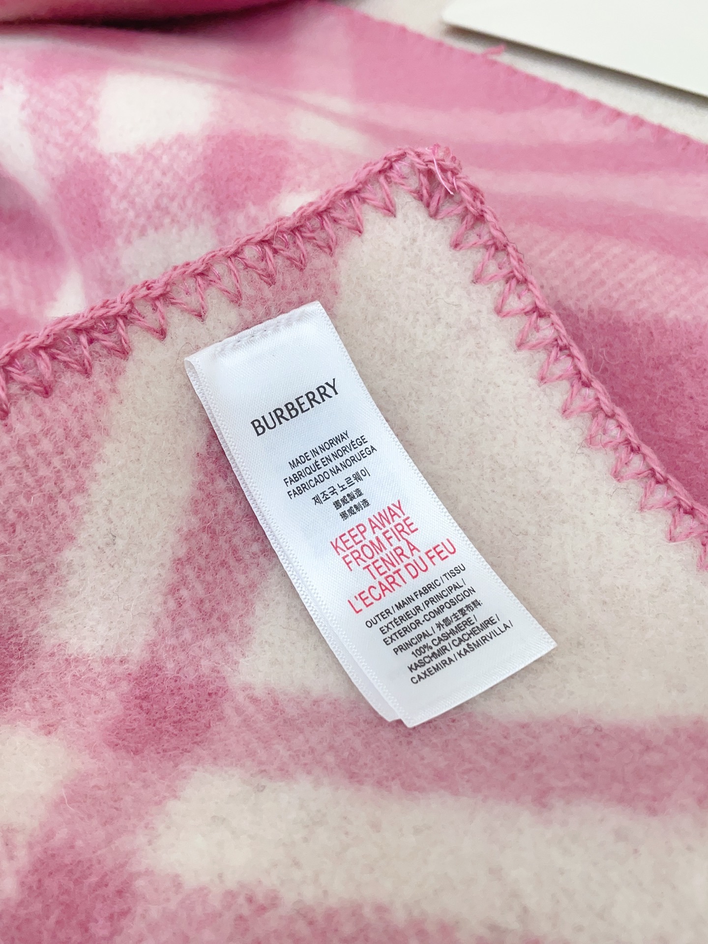 Burberry scarf - Image 2