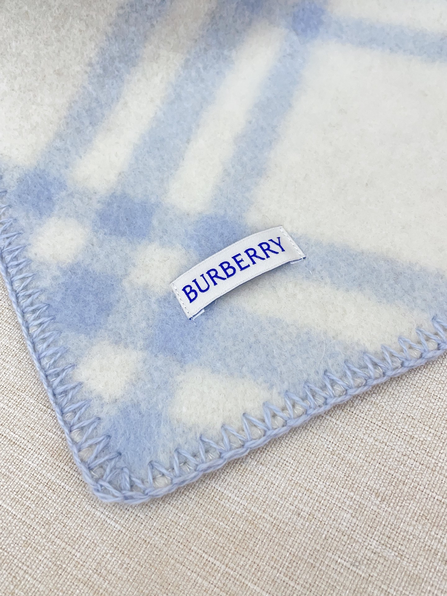 Burberry scarf - Image 3
