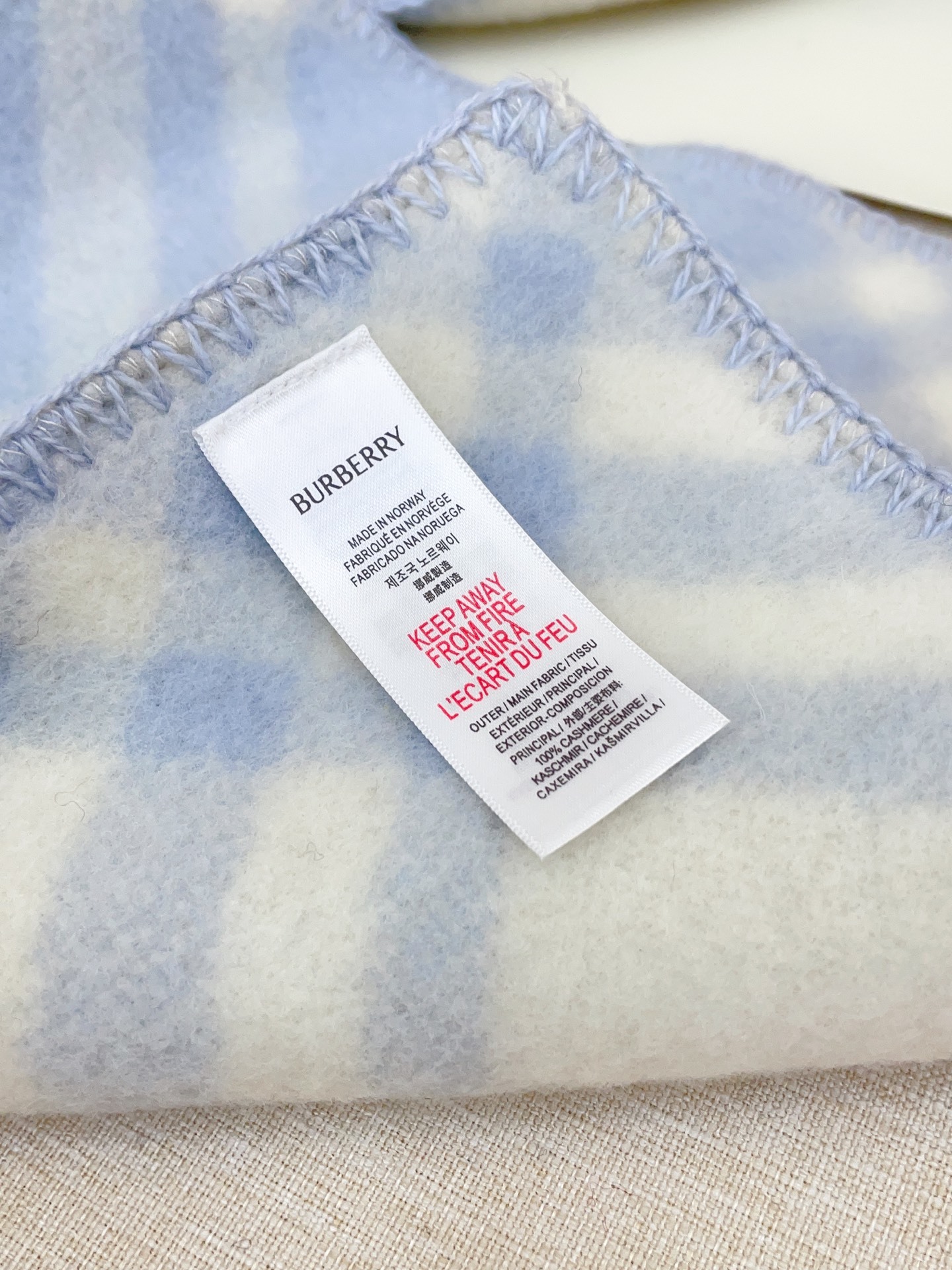Burberry scarf - Image 4