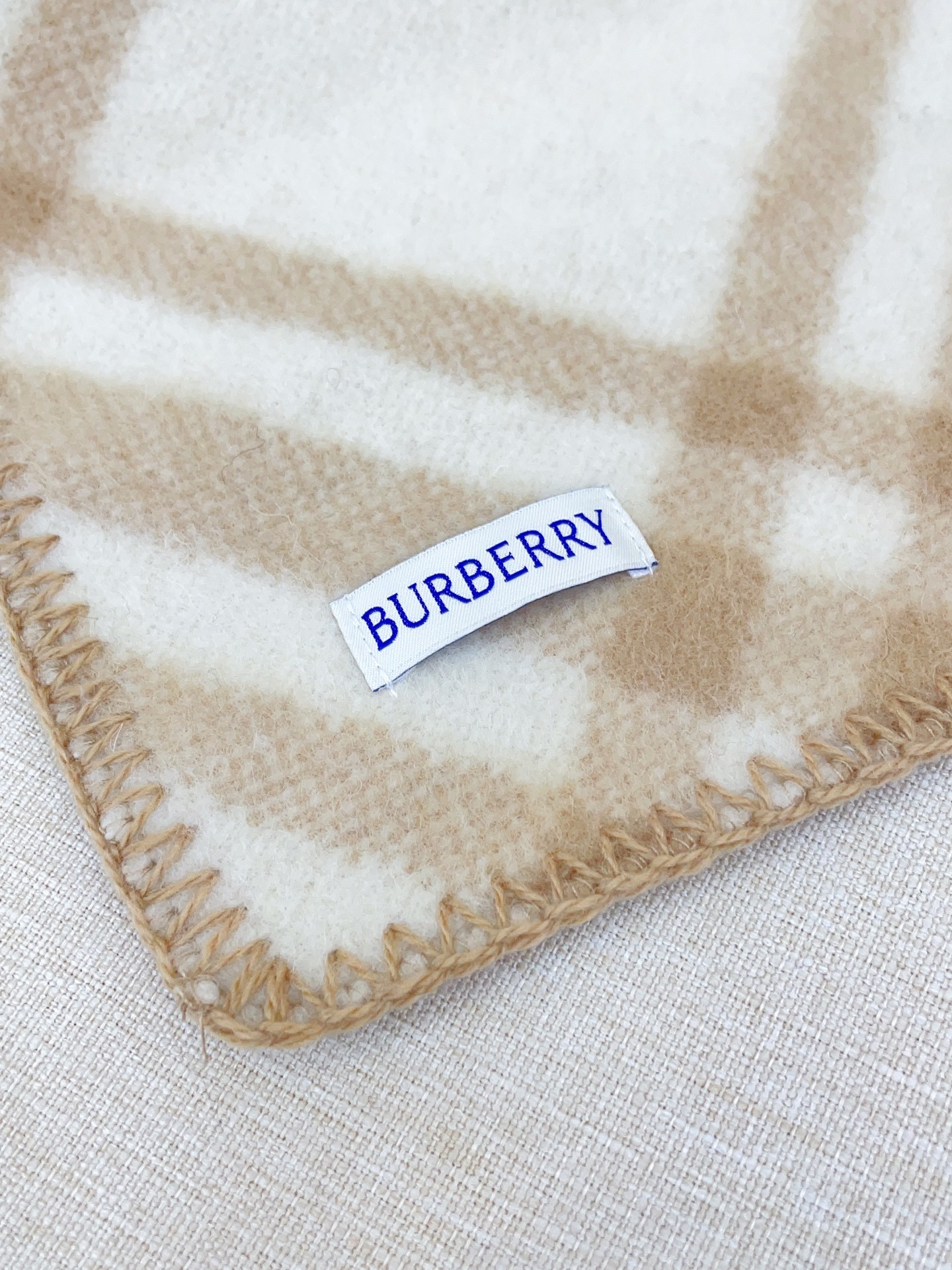 Burberry scarf - Image 3