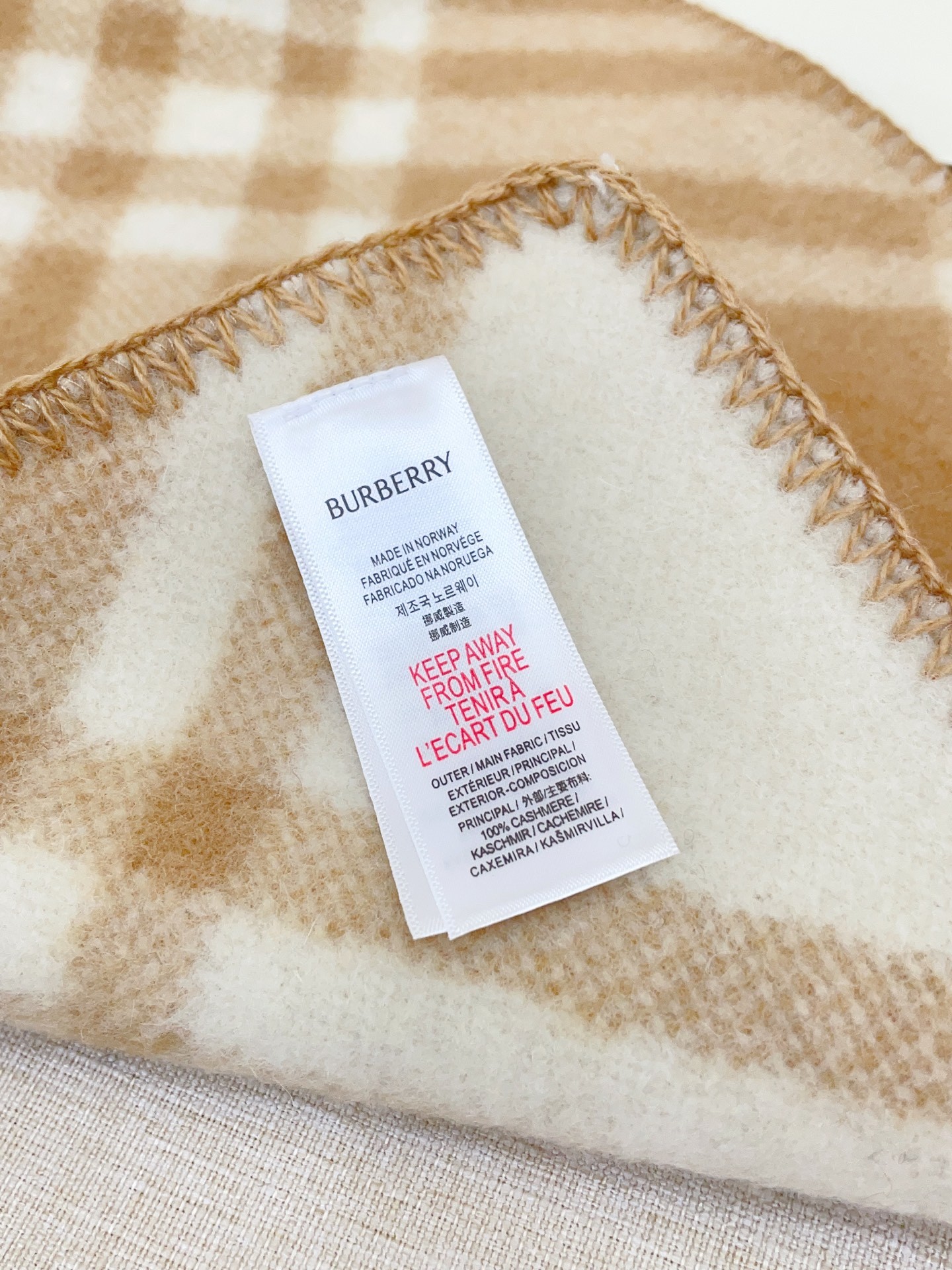 Burberry scarf - Image 4