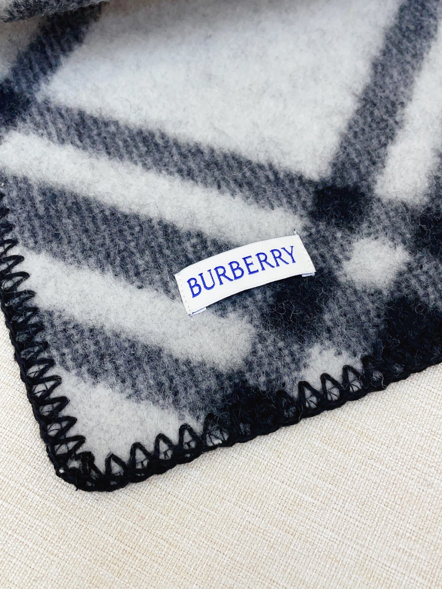 Burberry scarf - Image 2
