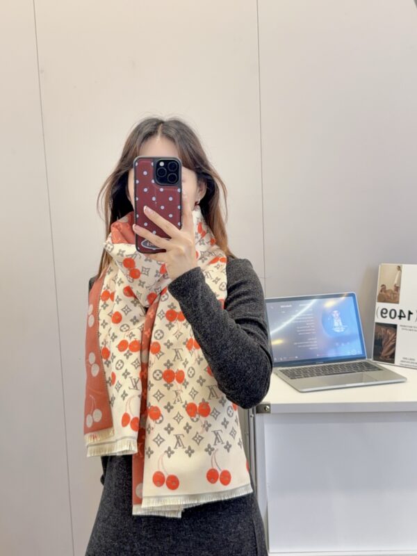 2025 Autumn and Winter Unisex Style, Synchronous Counter, High-end Cashmere Knitted Scarf - Image 3