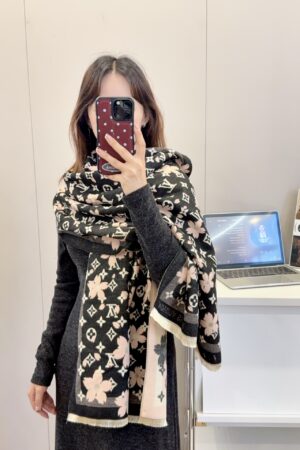 2025 Autumn and Winter Unisex Style, Synchronous Counter, High-end Cashmere Knitted Scarf