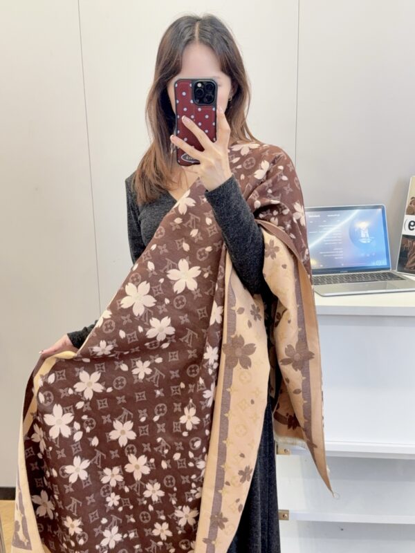 2025 Autumn and Winter Unisex Style, Synchronous Counter, High-end Cashmere Knitted Scarf - Image 2