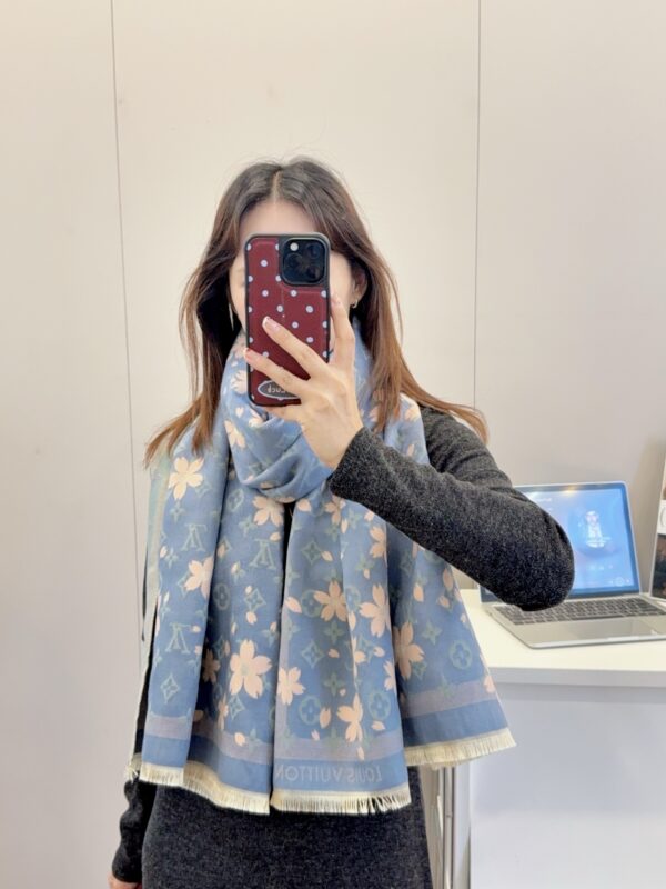 2025 Autumn and Winter Unisex Style, Synchronous Counter, High-end Cashmere Knitted Scarf - Image 9