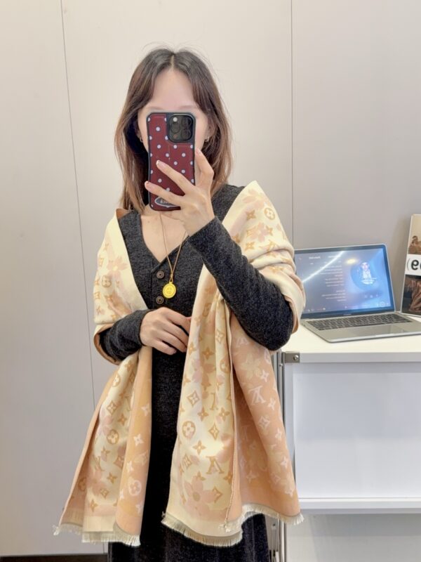 2025 Autumn and Winter Unisex Style, Synchronous Counter, High-end Cashmere Knitted Scarf - Image 3