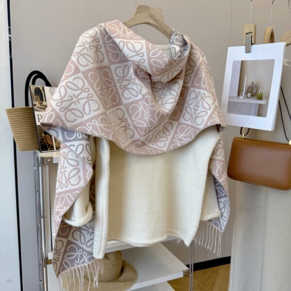2025 Autumn and Winter Same Style for Men and Women, Available in the Same Counter, High-end Cashmere Knitted Scarves! - Image 8