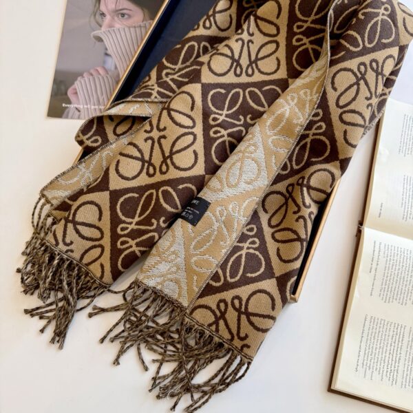 2025 Autumn and Winter Same Style for Men and Women, Available in the Same Counter, High-end Cashmere Knitted Scarves! - Image 11