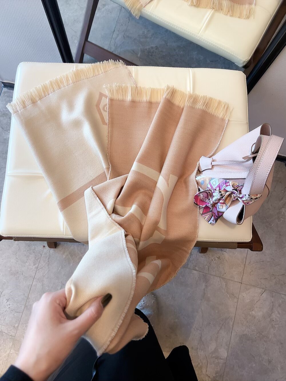 Burberry scarf - Image 6
