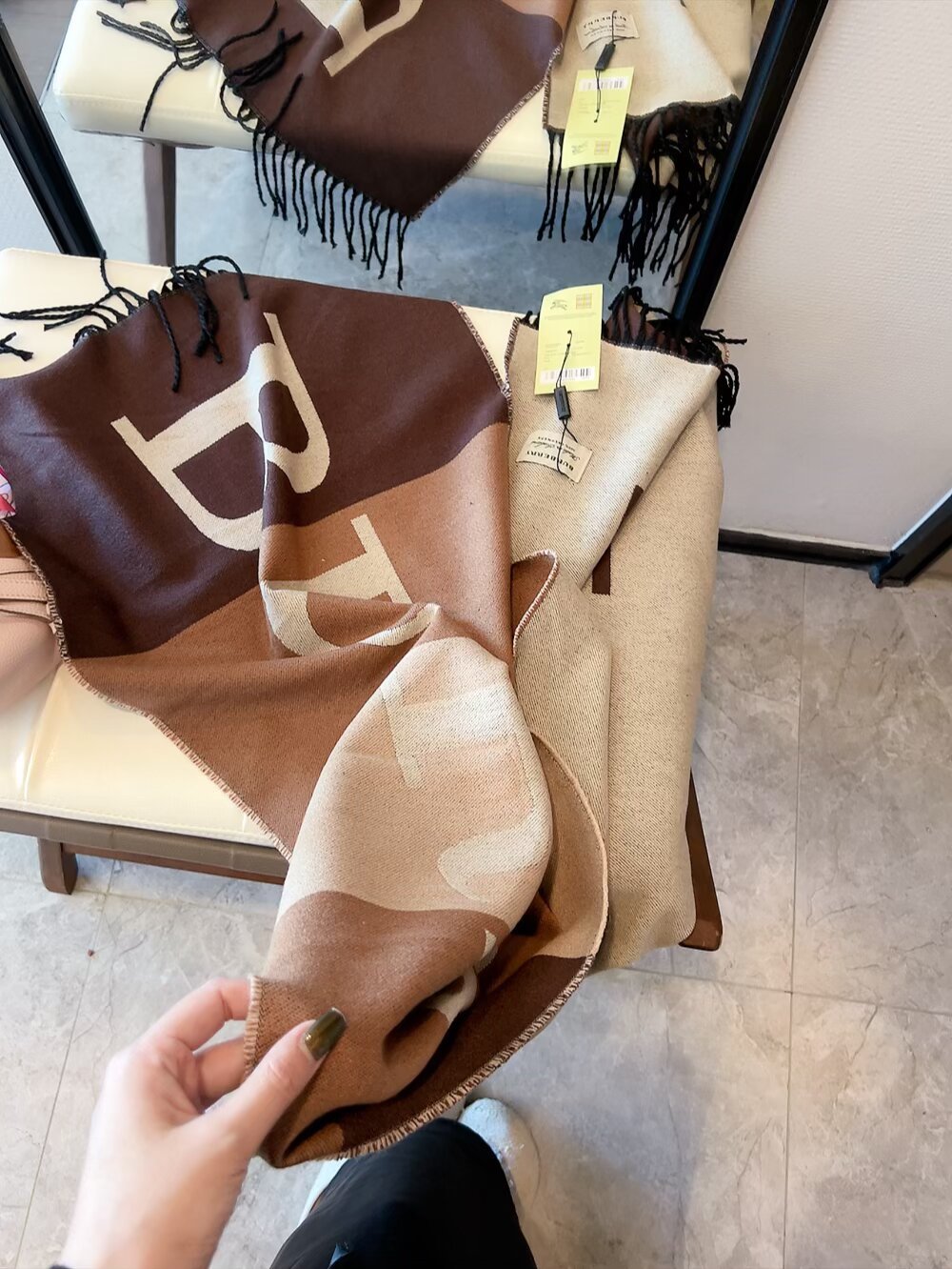 Burberry scarf - Image 5