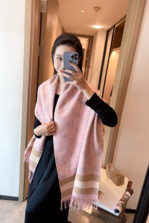 Gucci scarf （苏黎）