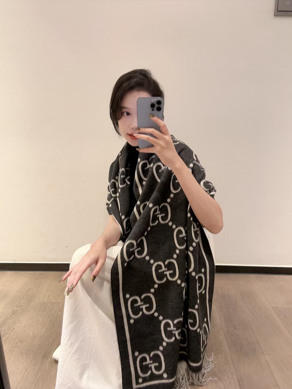 Gucci scarf