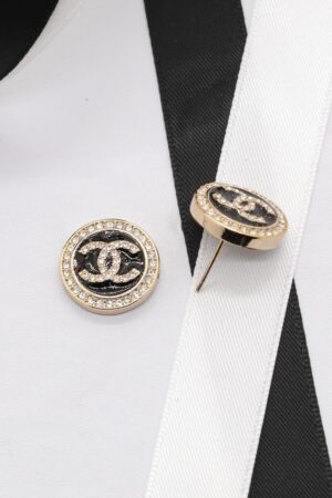 Chanel round colored glitter powder black enamel double C rhinestone women's earrings（优曼）