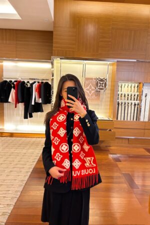LV knitted scarf