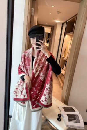 LV knitted scarf